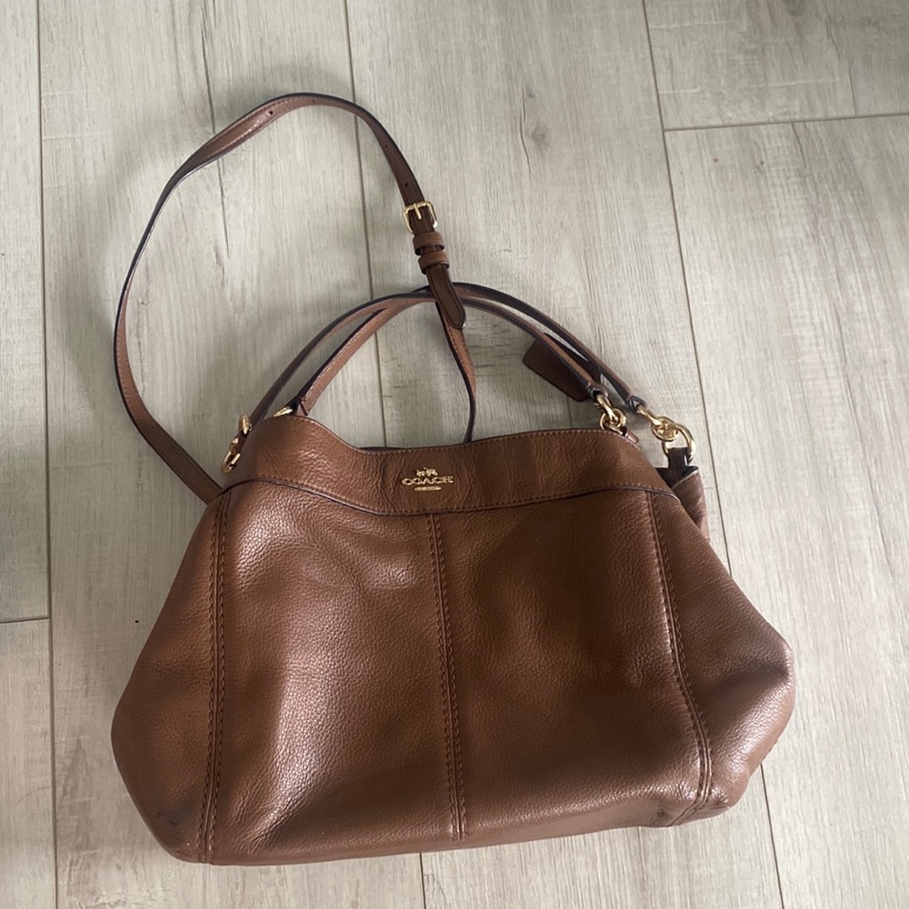 Coach purse - leather H1781-F23537
Preowned condition